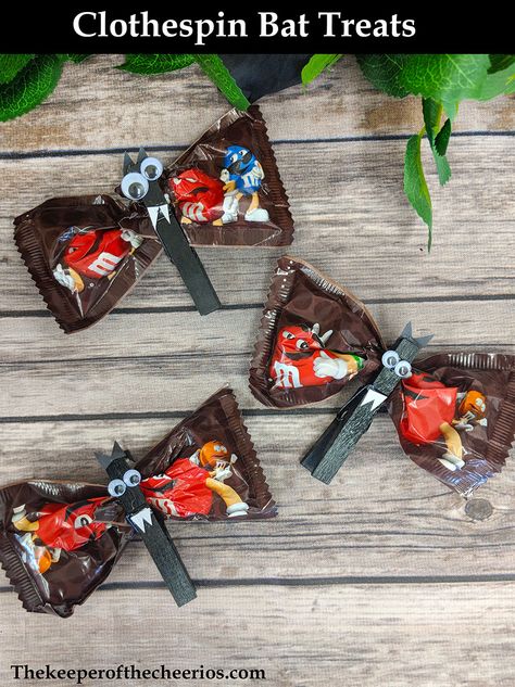 Bat Treats For Halloween, Bat Treats For Kids, Halloween Bat Treats, Non Food Birthday Favors For School, Halloween Classroom Treats Prepackaged, Prek Halloween Treats, Halloween Treats For Kids Goody Bags, Pre Packaged Halloween Treats, Halloween Candy Bags Diy