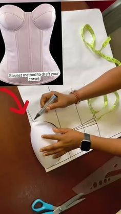 Pola Korset, Corset Tutorial, Pattern Drafting Tutorials, Bra Sewing Pattern, Easy Dress Sewing Patterns, Dress Patterns Diy, Corset Sewing Pattern, Farmhouse Outdoor, Dress Sewing Tutorials