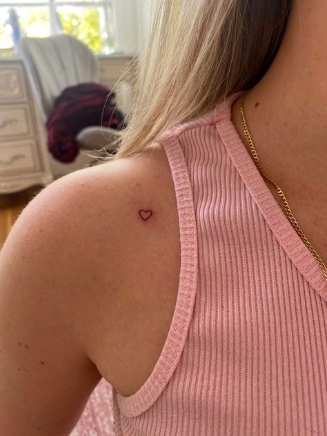 Ladies Tattoo, Dr Tattoo, Red Heart Tattoos, Tiny Tattoos For Women, Tato Minimal, Basic Tattoos, Tattoo Spots, Small Heart Tattoos, Hidden Tattoos