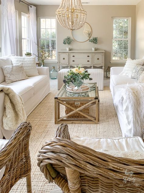 Country Romance Living Room, Country Romance Decor Home Living Room, Country Chic Living Room Farmhouse Style, French Interior Design Living Room, Coastal Renovation, Ideas Decoracion Salon, Country Decorations, Modern Decorating, Brooklyn House