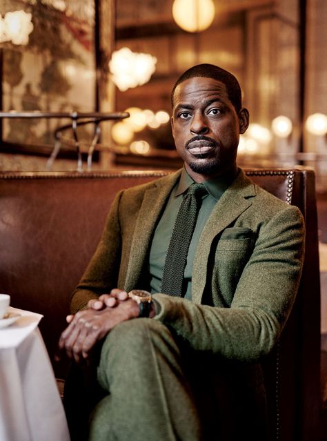 Olive Green Outfit, Green Suit Men, Sterling K Brown, Olive Green Suit, Olive Green Weddings, Stylish Fall Outfits, Black Actors, Paris Mode, What To Wear Today