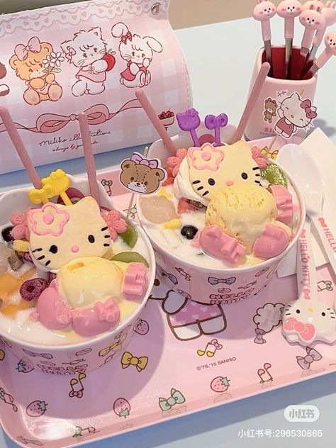 Hello Kitty Ice Cream, Hello Kitty Food, Sanrio Food, Japanese Cookies, Kawaii Dessert, Kawaii Cooking, Cute Hello Kitty, Cute Snacks, Cute Food Drawings