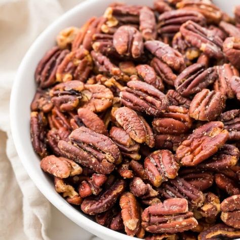 Buttery Toasted Pecans - 40 Aprons Appy Recipes, Candy Pecans, Toast Pecans, Pecan Candy, Candied Pecans Recipe, Glazed Pecans, Spiced Pecans, Pumpkin Pies, Roasted Pecans