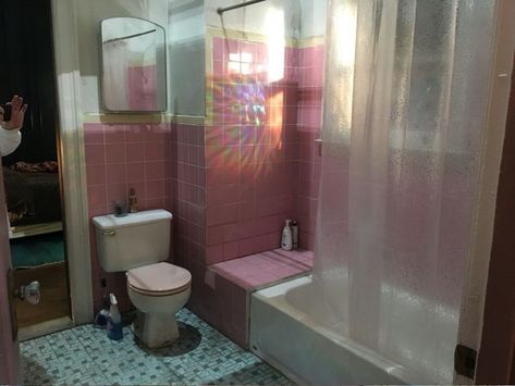 2000s Bathroom Aesthetic, 2000s Interior Design, 2000s Bathroom, Girl House, Dream Apartment, Dream Spaces, House Room, Room Inspiration Bedroom, Pretty House