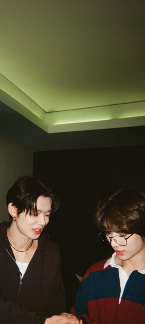 Beomgyu And Yeonjun Wallpaper, Txt Asthetic Picture Wallpaper, Yeonjun Wallpaper Aesthetic, Txt Wallpaper Beomgyu, Txt Beomgyu Wallpaper Aesthetic, Txt Wallpaper Aesthetic Lockscreen, Txt Blue Wallpaper Aesthetic, Txt Wallpaper Aesthetic, Homescreen Inspiration