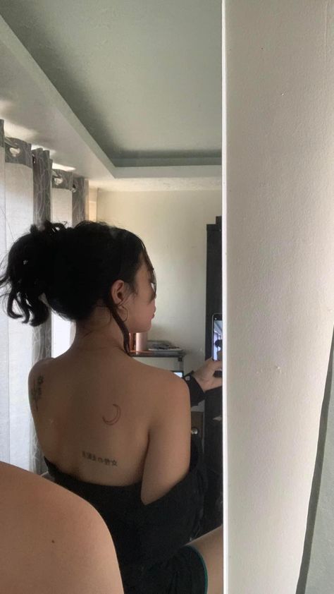 Back tattoos, moon tattoo, red ink tattoo,back, black, flower tattoo, selfie, mirror shot Moon Tattoo Red Ink, Tattoo Mirror Selfie, Red Moon Tattoo, Black Flower Tattoo, Tattoo Red Ink, Tattoos Moon, Tattoo Selfie, Typa Girl, Red Ink Tattoo