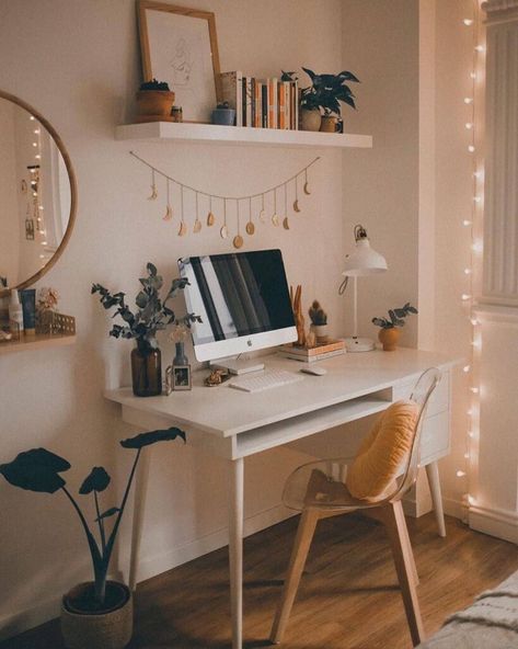 Zimmer Diy, Urban Outfitters Home, Lighting Photo, Aesthetic Room Ideas, White Desk, Dekorasi Kamar Tidur, Study Room Decor, Home Office Setup, Room Inspiration Bedroom