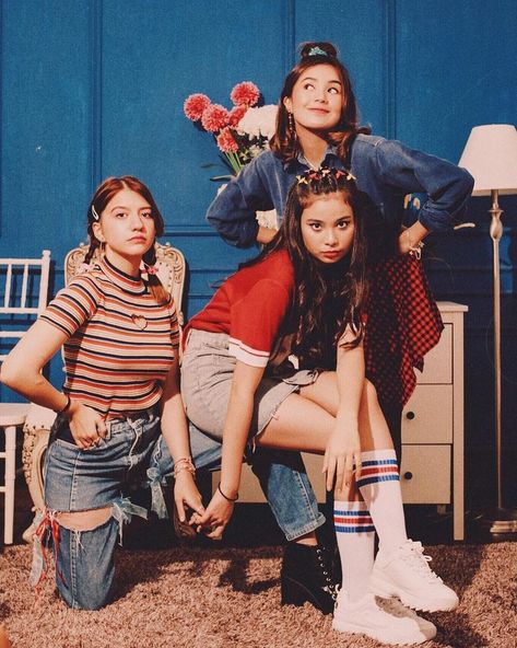 Retro Outfits 90s, Ootd Retro, Outfit 90s, Everyday Fashion Outfits, 90s Outfit, Best Friend Goals, Friend Photoshoot, Real Girls, Poses For Pictures