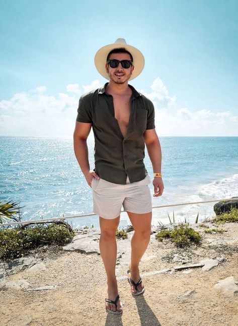 What To Wear On A Boat, Panama Hat Style, Cruise Attire, Beach Outfit Men, Boat Cruise, Mens Photoshoot Poses, Boat Fashion, Men Photoshoot, Short Men Fashion