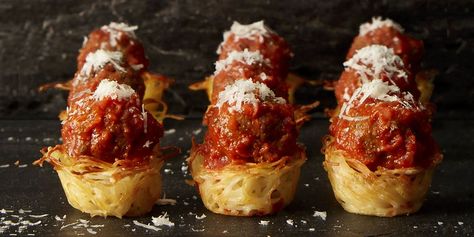 How to Make Spaghetti and Meatball Nests - Best Spaghetti and Meatball Nests Recipe Appetizers Meatballs, Canapes Faciles, Christmas Appetizers Easy, New Year's Eve Appetizers, Puppy Chow Recipes, Fall Appetizers, Dips And Snacks, Potluck Ideas, Apps And Snacks