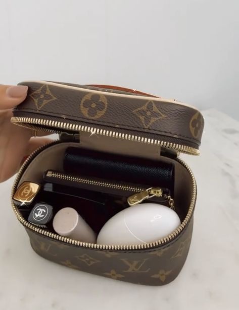 Nice Mini Lv, Louis Vuitton Makeup Pouch, Lv Cosmetic Bag, Lv Makeup Bag, Essential Pouch, Inside My Bag, Buy Louis Vuitton, What In My Bag, Lana Del Ray