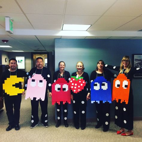 Pacman Ghost Costume, Pacman Costume, Pac Man Costume, Diy Adult Halloween Costumes, Diy Video Game, Pacman Ghost, Video Game Costumes, Ghost Costume, Trend 2024