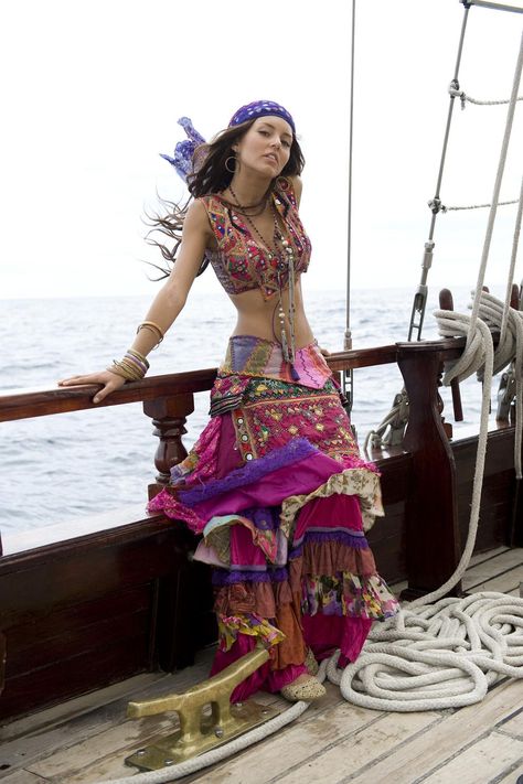 Gitana <3 Haine Diy, Mode Hippie, Estilo Hippie, Mode Boho, Magnolia Pearl, Belly Dance Costumes, Moda Boho, Belly Dancers, Hippie Chic