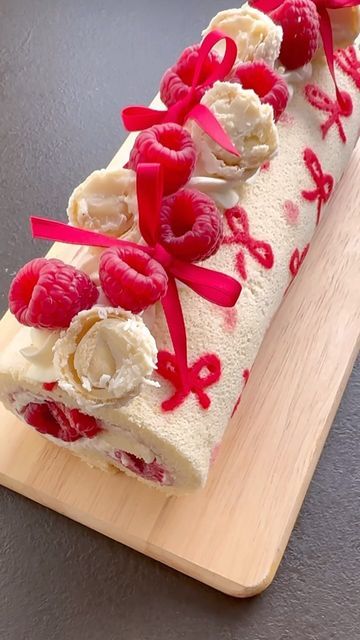 Patterned Cake Roll, Peach Cobbler Cheesecake Recipe, Hearts Cake, Valentines Baking, Cake Rolls, Cake Roll Recipes, Linzer Cookies, Pretty Cake, Patterned Cake