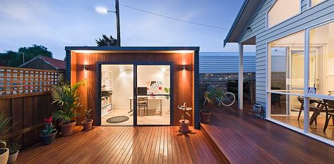 Modern Contemporary Garden Rooms Teenage Retreat, Contemporary Garden Rooms, Insulated Garden Room, Backyard Studio, Backyard Office, Outdoor Living Rooms, Contemporary Garden, Studio Room, Roof Deck