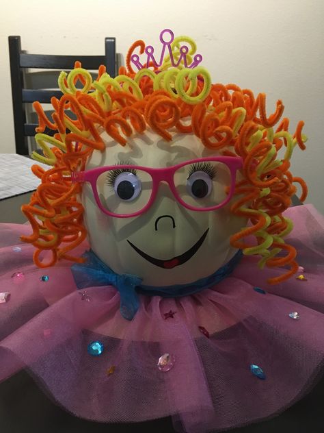 Fancy Nancy pumpkin!!! Home made 😋 Fancy Nancy Pumpkin Decorating, Fancy Nancy Pumpkin Character, Painted Pumpkins For Contest, Fancy Nancy Pumpkin, Decorated Pumpkins Without Carving, Literary Pumpkins, Book Character Pumpkins, Pumpkin Decorating Diy, Carve A Pumpkin