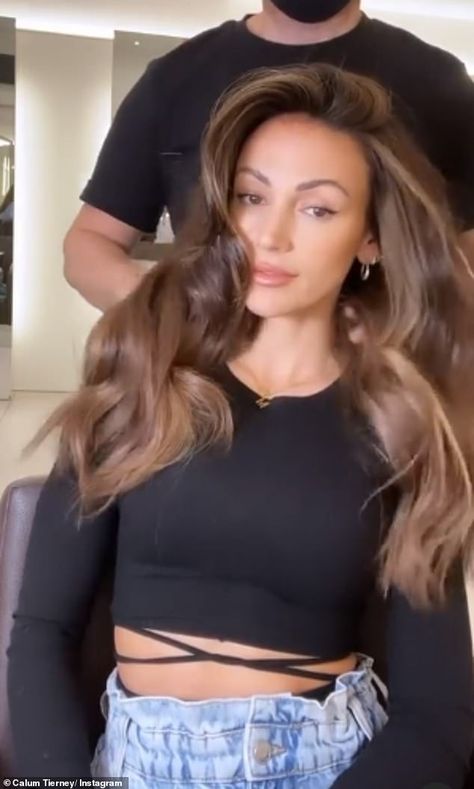 Blow Dry Hair Curls, Michelle Keegan Hair, Brown Hair Tones, Brunette Celebrities, Blow Dry Hair, Michelle Keegan, Brunette Balayage Hair, Best Hair Salon, Toned Abs