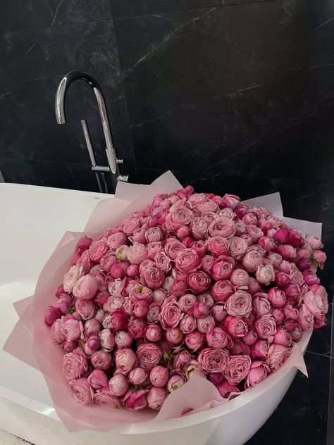 Spray Rose Bouquet, Luxury Bouquet, Luxury Flower Bouquets, Peonies And Hydrangeas, Boquette Flowers, Red Rose Bouquet, Flower Icons, Nothing But Flowers, Flower Therapy