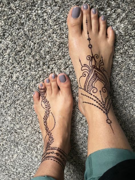 Henna Anklet Design, Henna Tattoo Designs On Leg, Henna Toe Designs, Henna Tattoo Feet Design, Henna Feet Designs Simple, Henna Tattoo Designs Foot, Henna Foot Designs, Henna Feet Designs, Ankle Tattoos For Women Mandala