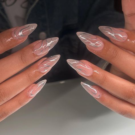 Silver Line Nail Designs, Round Birthday Nails, Unique White Nails, Ateez Nails Designs, Nail Art Neutral, 21 Birthday Nails, Long Round Nails, Round Nail Designs, Glossy Nails