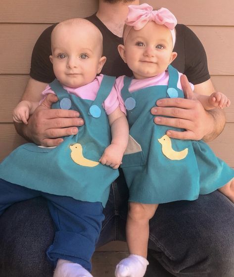 Halloween costume idea for boy girl twins! Phil & Lil from Rugrats! #twins #boygirltwins #babyhalloweencostumes #twinhalloweencostumes Twin Baby Halloween Costumes, Baby Twin Halloween Costumes, Phil And Lil Costume, Phil And Lil Rugrats, Rugrats Twins, Rugrats Costume, Twin Costumes, Zombie Halloween Costumes, Old Lady Costume