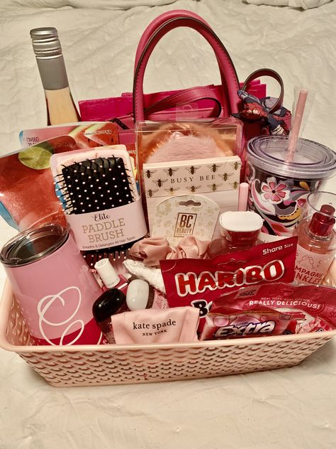 Red Gift Basket Ideas For Best Friend, Pink And Red Gift Basket, Red Birthday Basket, Pink Birthday Basket, Pink Gift Basket Ideas, 21st Birthday Basket, Pink Gift Basket, Perfect Gift Basket, Basket Gifts