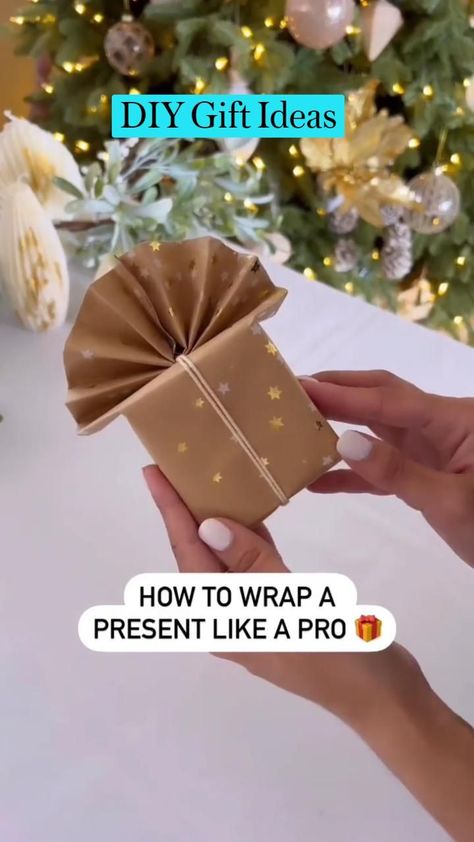 DIY Gift Ideas | Gift wrapping techniques, Diy gift box, Gifts wrapping diy Christmas Gift Wrapping Diy, Pretty Gift Wrapping Ideas, Wrap A Present, Christmas Drawings, Buat Pita, Gift Wrapping Techniques, Creative Gift Wraps, Gift Wrapping Inspiration, Gifts Wrapping Diy