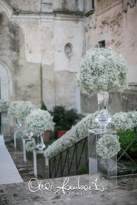 Nozze glamour a Paestum venue perfetta per wedding tourism #destinationwedding #tourismwedding #weddinginitaly Wedding Stairs, Venue For Wedding, Gypsophila Wedding, Church Wedding Flowers, Church Wedding Decorations, Wedding Stage Design, Flower Installation, Country Wedding Invitations, Wedding Set Up