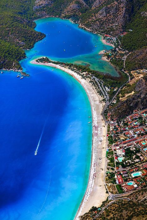 Blue Lagoon - Ölüdeniz, Turkey.  One of the most beautiful spots in Turkey Turkey Nature, Fethiye Turkey, Turkey Country, Destination Voyage, Turkey Travel, Blue Lagoon, Beautiful Places To Visit, Macedonia, Albania