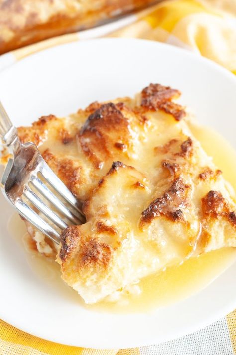 Amaretto Bread Pudding - Food Lovin Family Italian Bread Pudding, Amaretto Bread, Amaretto Sauce, Almond Bread Pudding, Bread Pudding Sauce, Amaretto Drinks, Pudding Bread, Holiday Deserts, Best Bread Pudding Recipe