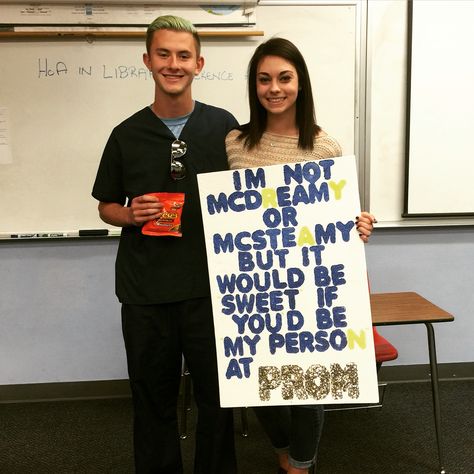 Greys Anatomy Promposal Creative Prom Proposal Ideas, Cute Promposals, Promposal Ideas, Cute Homecoming Proposals, Cute Prom Proposals, Dance Proposal, Sadie Hawkins, Guy Best Friends, Hoco Proposals