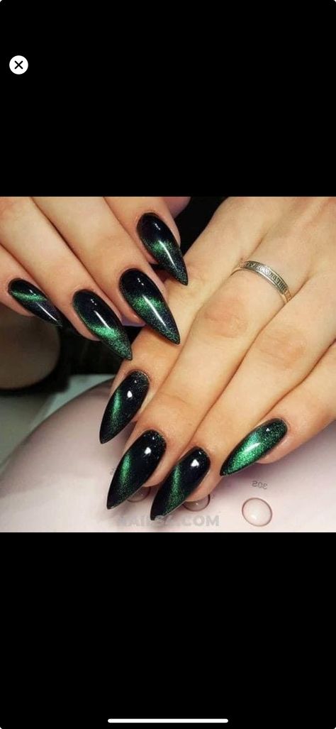 Green And Black Nails, Black Chrome Nails, Green Chrome, Cat Eye Nails, Prom Nails, Chrome Nails, Green Nails, Green And Black, Ombre Nails