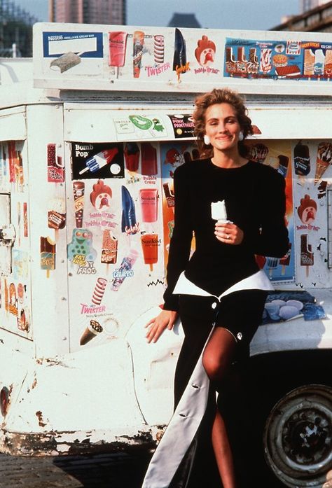 A late 1980s photoshoot feat Julia Roberts. I love everything about this shoot! The background, the undone styling of this structured couture skirt... Julia Roberts Style, Eric Roberts, Couture Skirts, Ice Cream Truck, Julia Roberts, Laura Lee, Girl Crush, Look Cool, 90s Fashion