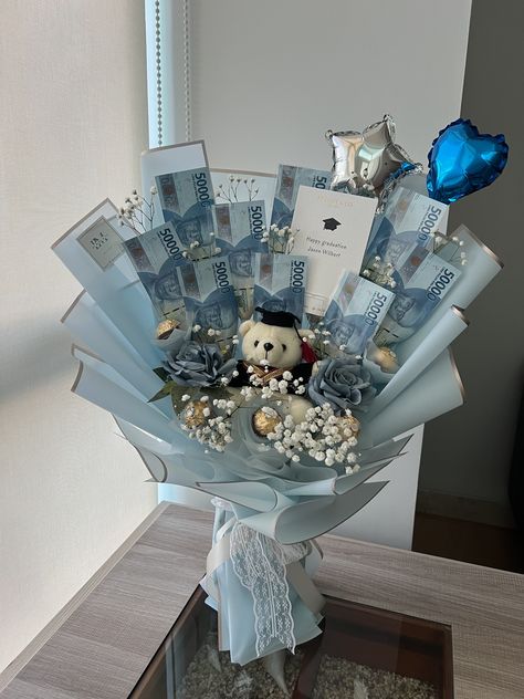 Bucket Uang Wisuda, Bucket Snack Graduation, Bucket Graduation, Buket Aesthetic, Lottery Ticket Bouquet, Bucket Wisuda, Wrapping Bouquets, Graduation Flower Bouquet, Ribbon Rose Bouquets