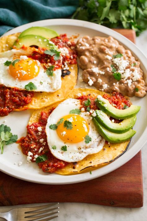 Huevos Rancheros Easy Vegetable Beef Soup, Avocado Tortilla, Huevos Rancheros Recipe, Mexican Breakfast, Dried Peppers, Vegetable Beef Soup, Fried Eggs, Cooking Classy, Slow Cooker Soup