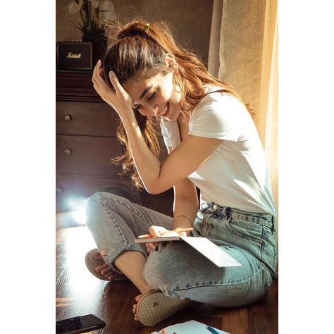 Maya Ali, Iqra Aziz, Girly Dp, Stylish Photo, Romantic Girl, Photography Pics, Got7 Mark, Stylish Photo Pose, Portrait Photography Poses