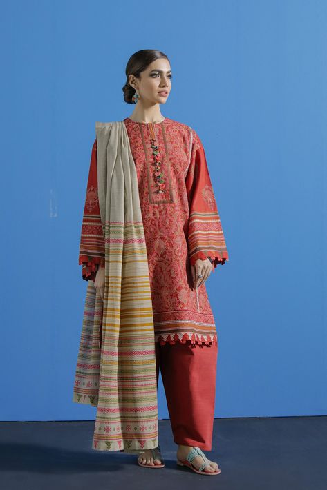 Winter Dress Designs Pakistani 2023, Khaddar Suit Design, Winter Cotton Lawn Suit With Dupatta, Khaddar Dresses Design, Winter Khaddar Dress Design, Winter Dress Designs Pakistani 2022, Winter Lawn Suit With Printed Motifs And Long Sleeves, Khaddar Shirt Design, Winter Unstitched Lawn Suit With Printed Motifs