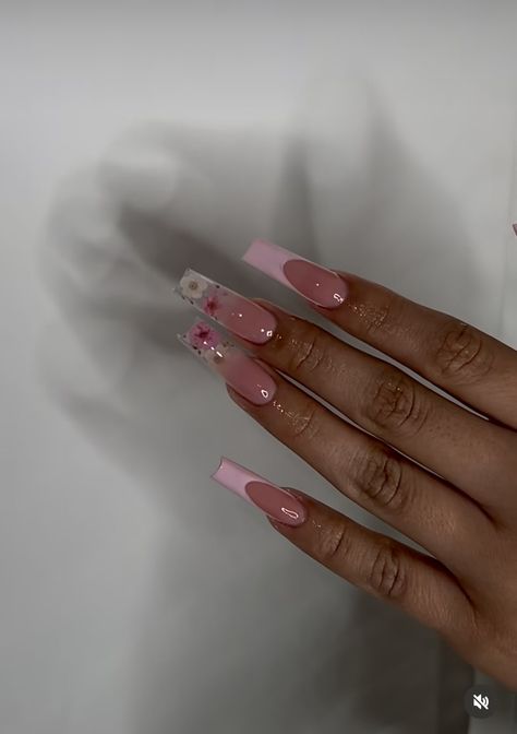 Flower Clear Nails, Spring Nail Set Ideas, Pink Encapsulated Nails, Short Encapsulated Nails, Encapsulated Nails Flowers, Acrylic Nails Nude, Encapsulated Nails, Spring Acrylic Nails, Long Acrylic Nails Coffin