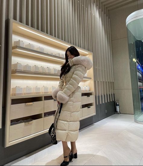 Cream Puffer Coat Outfit, Kang Ha Neul Moon Lovers, Cream Puffer Coat, Puffer Coat Outfit, Parka Outfit, Ladies Coats, Asian Ladies, Fur Parka, Long Puffer