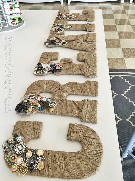 Crafts To Sell On Etsy, Diy Crafts To Sell On Etsy, Diy Projects To Make And Sell, Burlap Wall, Diy Projects To Sell, Selling Handmade Items, Etsy Diy, Burlap Crafts, Sell Diy