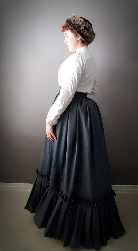 An 1880s Wool Ensemble – Beginnings – American Duchess Blog 1880 Fashion Women, 1880s Skirt, 1880s Fashion Poor, 1880s Fashion Women, 1880 Fashion, Walking Skirt, Damsel In This Dress, Historical Gowns, On Period