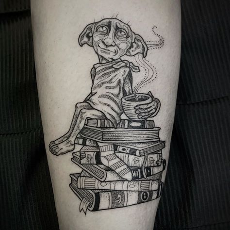 Dobby Tattoo, Harry Potter Tattoo Unique, Tiny Harry Potter Tattoos, Mutterschaft Tattoos, Harry Potter Tattoo Sleeve, Harry Tattoos, Science Tattoos, Hp Tattoo, Dobby Harry Potter