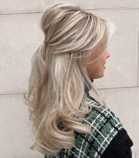 Half-Up Half-Down Hairstyle with Bouffant New Hairstyle 2023, Hairstyle 2023, Bangs Straight Hair, Hair Style Girl, Braided Half Updo, Half Updo Hairstyles, Bangs Straight, Second Day Hairstyles, Bouffant Hair