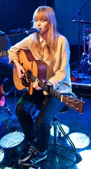 Lucy Rose Lucy Rose, Song Birds, Guitar Girl, Popular People, Female Singers, Beautiful Songs, My Favorite Music, Inspirational Women, My Girl