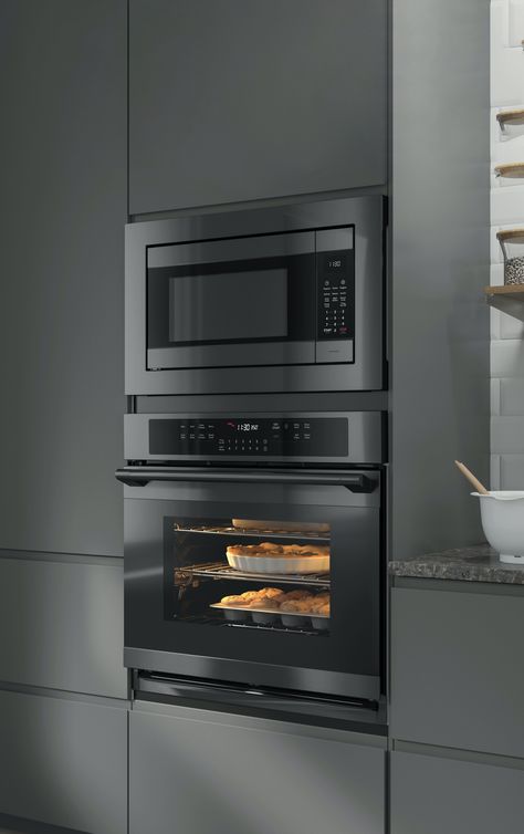 Wall Ovens Ideas Layout, Modern Kitchen Stoves, Kitchen Organisers, Kitchen Ovens, Crockery Cabinet Design, Modern Stoves, Black Appliances Kitchen, Metal Building House Plans, Oven Kitchen