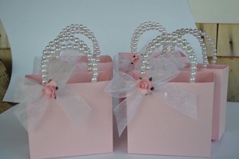 Baby Shower Souvenirs Girl, Pink Party Favors, Baby Shower Souvenirs, Gifts Creative, Decorated Gift Bags, Ballerina Birthday Parties, Make Up Mirror, Rose Party, Baby Shower Centerpieces