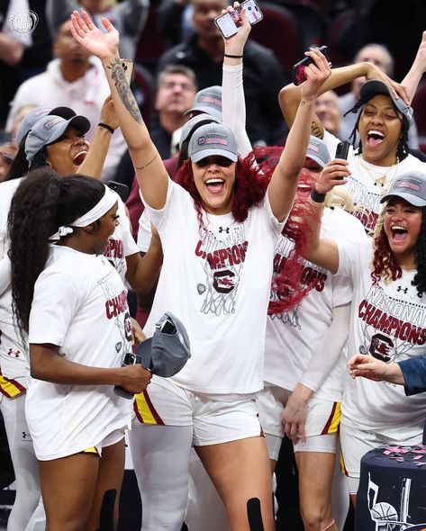 Usc Womens Basketball, Kamila Cardoso, Kamilla Cardoso, Wallpaper Basketball, Woman Basketball, Basketball Pictures Poses, Basketball Stuff, Dream College, University Of South Carolina