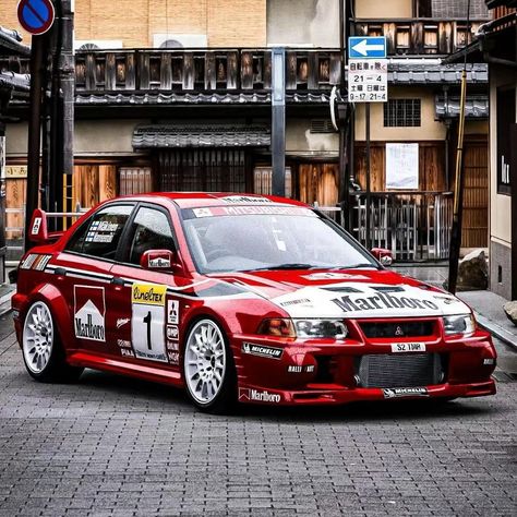 Rally Car Design, Evo 6, Rally Car Racing, Subaru Rally, Mitsubishi Lancer Evo, Japanese Sports Cars, Velo Vintage, Old Vintage Cars, Lancer Evo