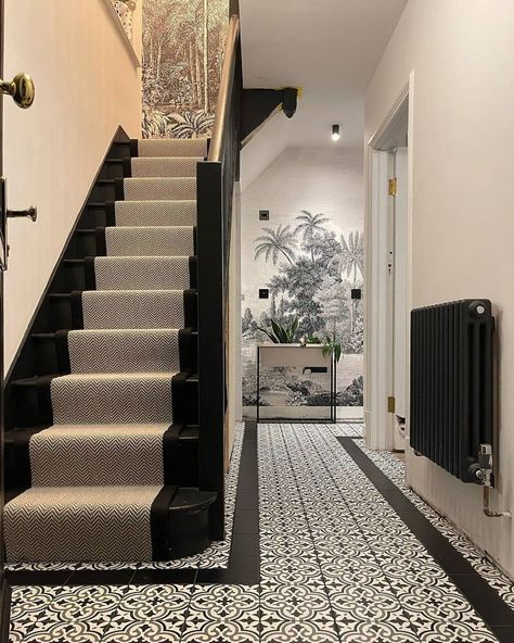 Dunelm on Instagram: “Moody monochrome 🖤 📷 @mccaskey.makeover” House Hallway Ideas, Victorian Hallway Ideas, Hallway Wallpaper Ideas, House Hallway, Hall Tiles, Hall Painting, Hallway Paint, Victorian Hallway, Apartment Painting