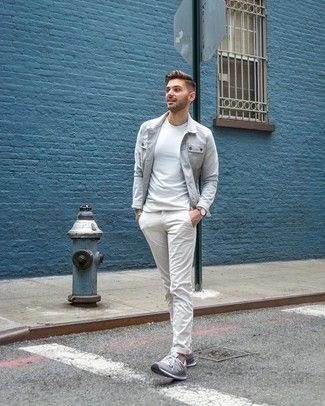 Grey Sneakers Outfit, Mens Summer Fashion Beach, Outfit Hombre, New Balance Outfit, Mens Fashion Simple, Outfits For Men, Mens Fashion Photography, New Balance 574, White Crew Neck